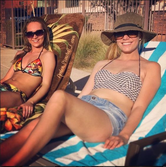 Amber Marshall sun tanning